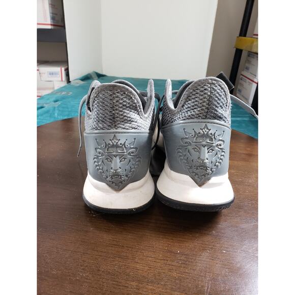 Nike Lebron Witness 4 TB Shoes Size 9.5 Mens Gray Basketball Gym CV4004-001 main image 12